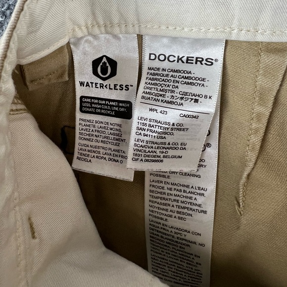 Dockers Shorts Men's 32 Pride Castro‎ Slim Fit Khaki Casual Summer Colorful - Picture 5 of 9